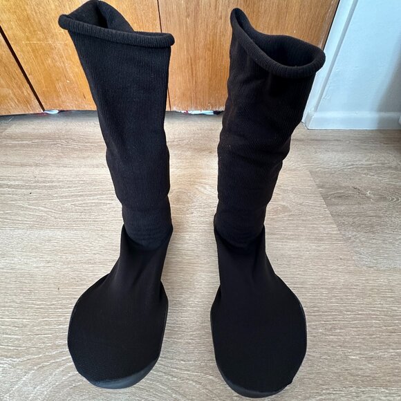 YZY PODS Size 1 (4 - 7 MENS) - Picture 3 of 6